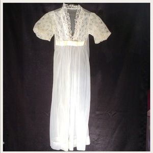 Vintage cream lace peignoir set gown robe